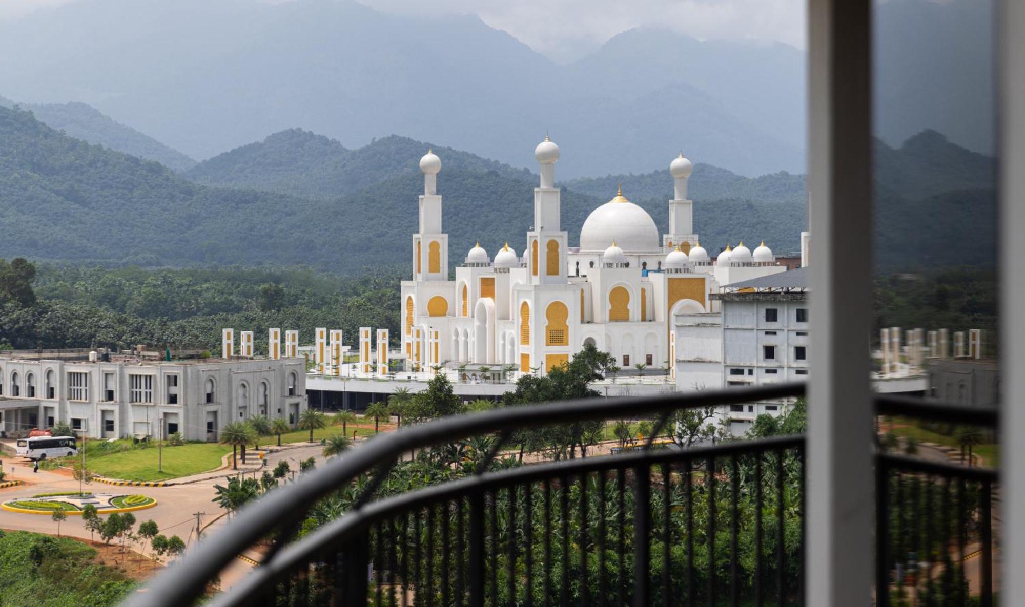 Fezinn Hotel - Best Wayanad Hotel In 2024 Kozhikode Buitenkant foto