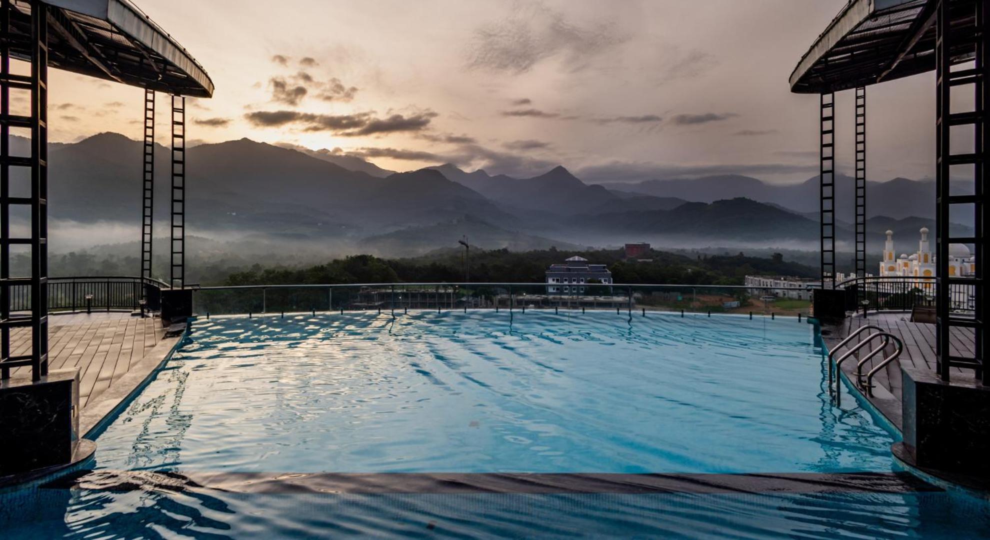 Fezinn Hotel - Best Wayanad Hotel In 2024 Kozhikode Buitenkant foto